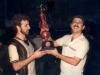 1979 – O deputado Sidnei Beraldo, na época desta foto vereador em São João da Boa Vista, entrega o troféu de campeão ao capitão do Reio, Ademir. 