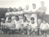 1974 - Time do Reio no jogo em que completou 50 partidas invictas jogando na cidade e zona rural: em pé, Leivinha, Vado Gião, Neno, Kalú, Daio e Armando Pigatti; agachados, Carlinhos, Tião Zanetti, Bornay, Mário Mangú, Tuim e o mascote Zé Luis. 